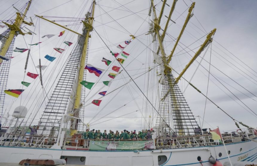 KRI Dewaruci