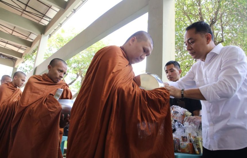 Pindapata Bhikkhu dan Pabbajja Samanera